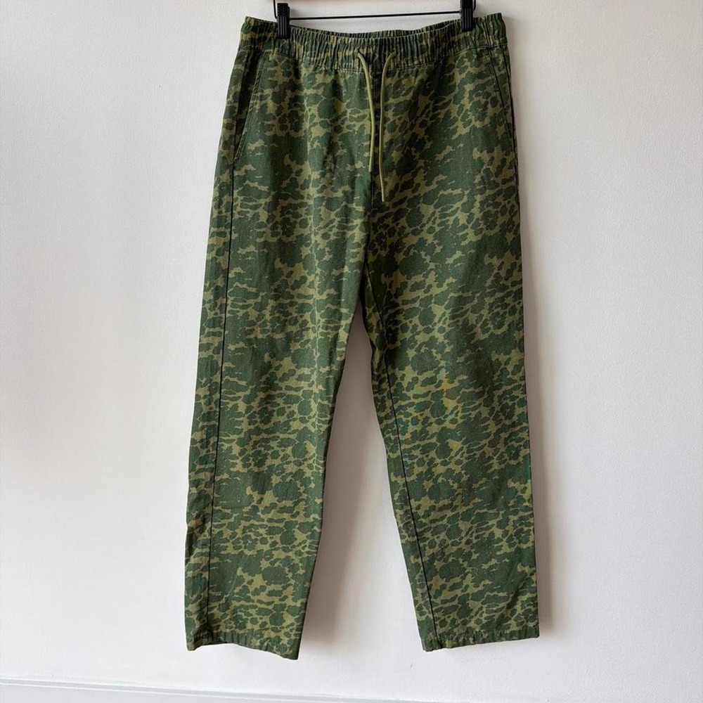Green camo print sweatpants with drawstring waist and pockets